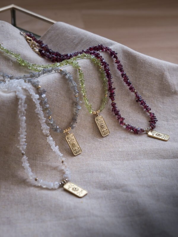 collier pierres naturelles - labradorite, péridot, pierre de lune, rhodolite