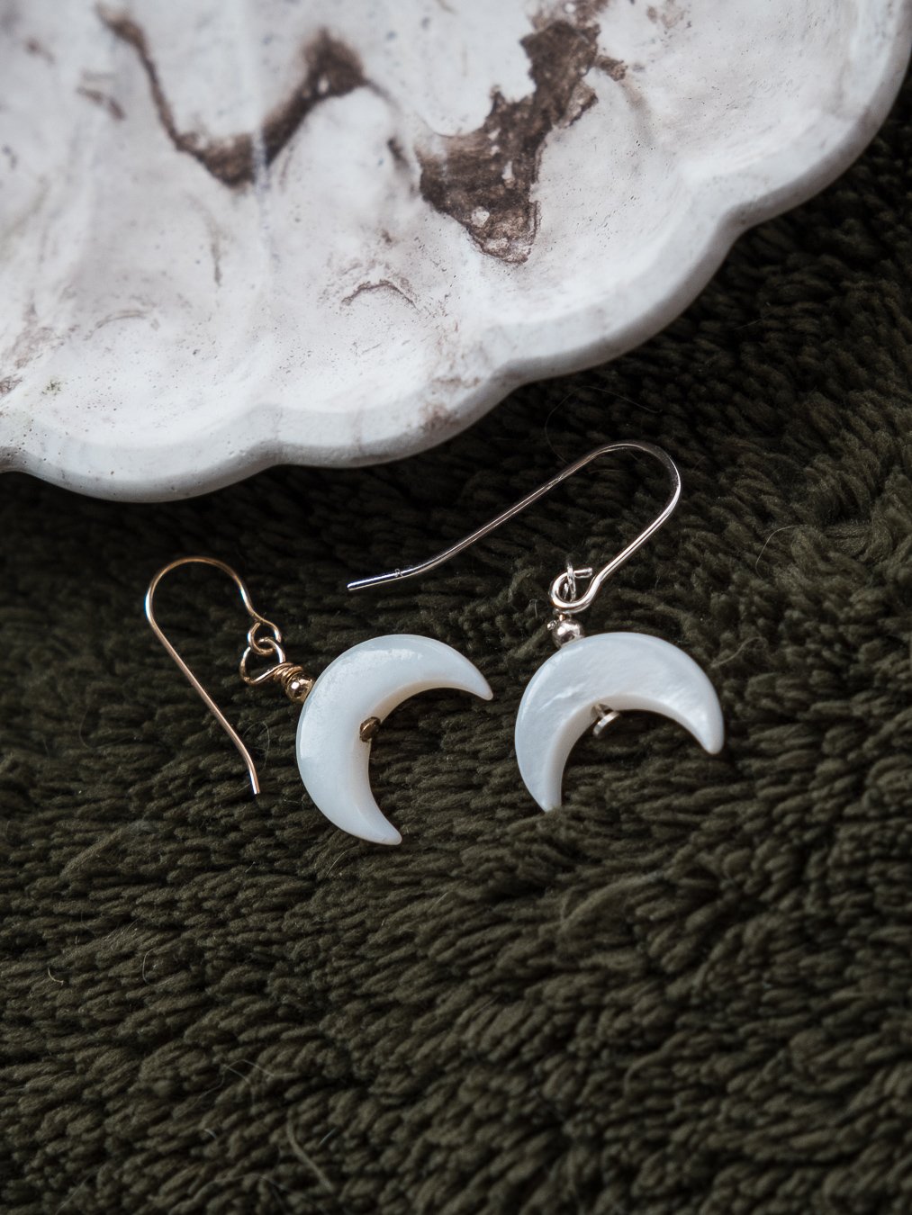 boucle d'oreille demie lune en nacre