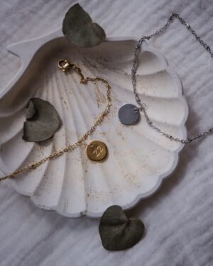 bracelet initiale - médaille personnalisée