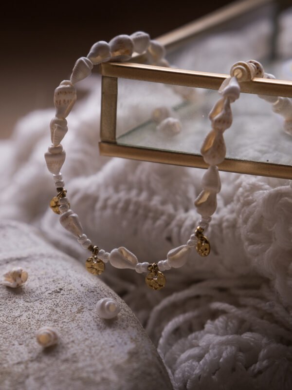 collier coquillage et acier inoxydable