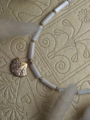collier nacre naturelle (2) Détail collier nacre naturelle lumineux et boheme -bijoux solaire et estivale
