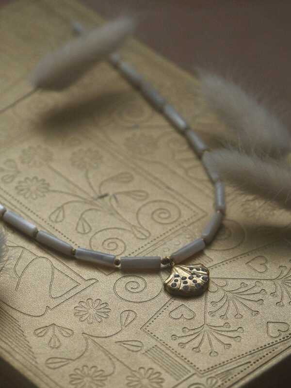 collier boheme blanc en nacre naturelle